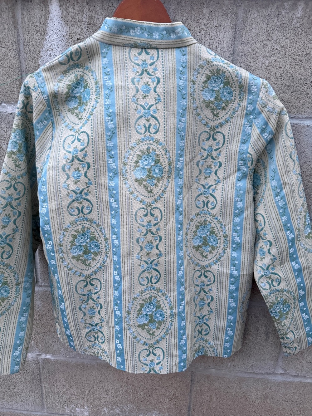 Susan Graver Blue and Cream Floral Brocade Vintage Jacket - Picture 4 of 4